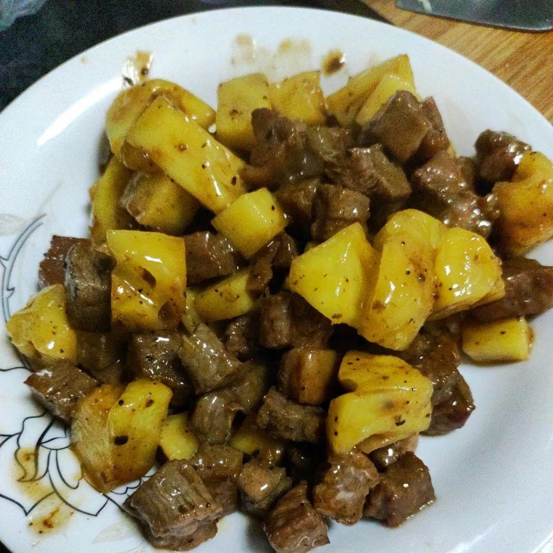 學(xué)做菠蘿炒牛肉，看這個(gè)視頻就夠了!
