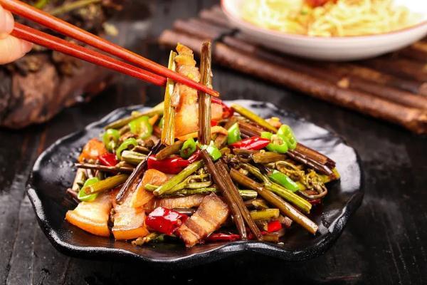 厥菜——山菜之王（被列為致癌蔬菜，可適量食用）
