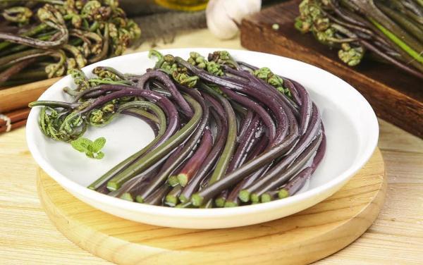 厥菜——山菜之王（被列為致癌蔬菜，可適量食用）