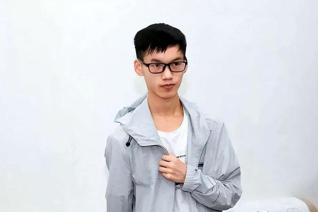 “搬磚小伙”林萬(wàn)東：高考713分，被嘲考上清華也沒(méi)用，現在咋樣
